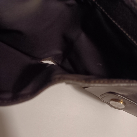 Celine wallet, some scratches on hardware and coin residue - Picture 8 of 12